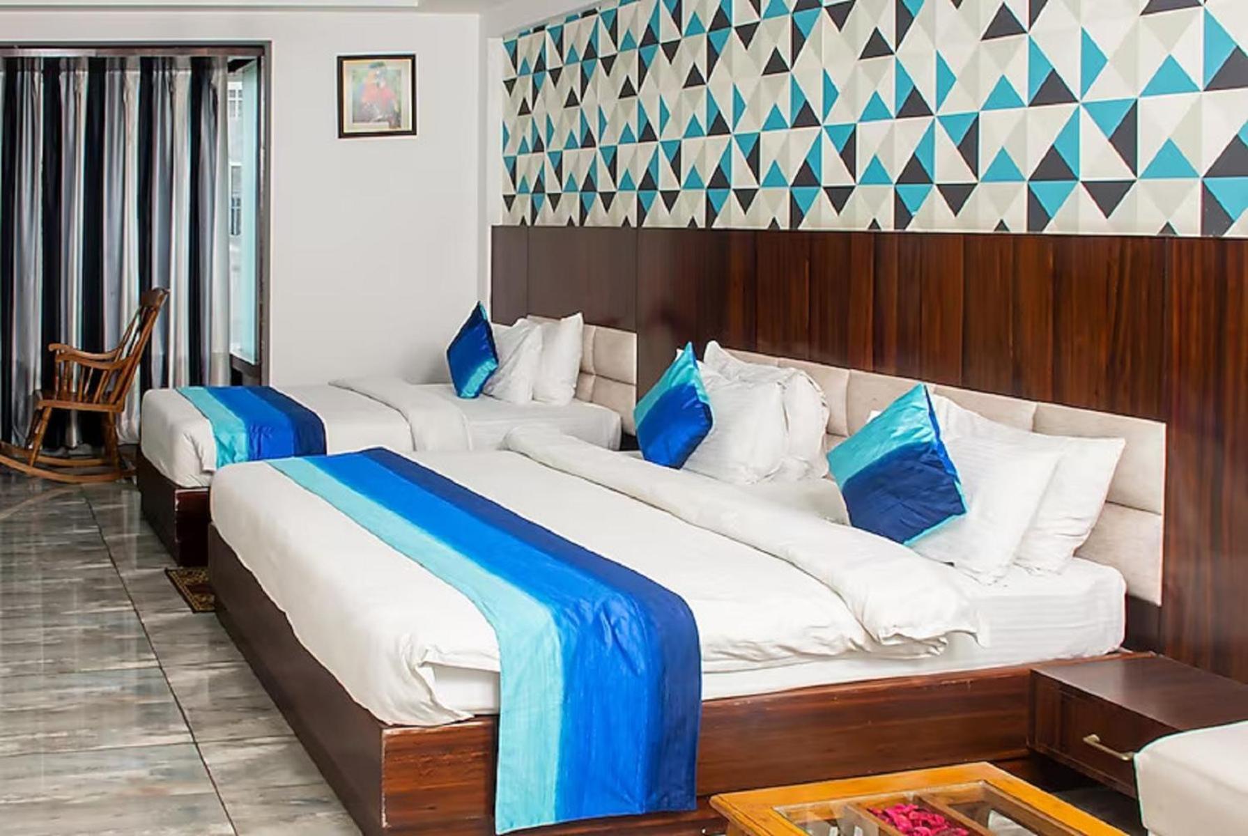 Hotel SGT Plaza Váránaszi Kültér fotó